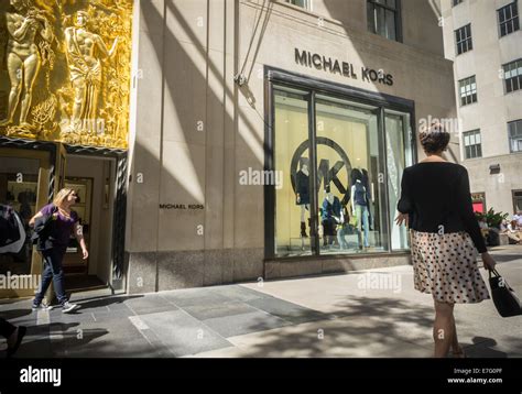 is michael kors cheaper in new york|michael kors rockefeller center.